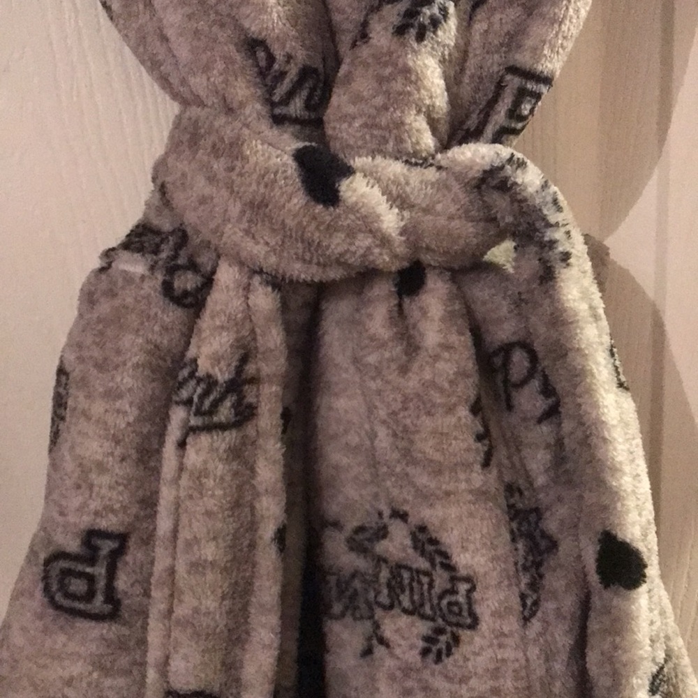 VS Pink Robe - Picture 4 of 4